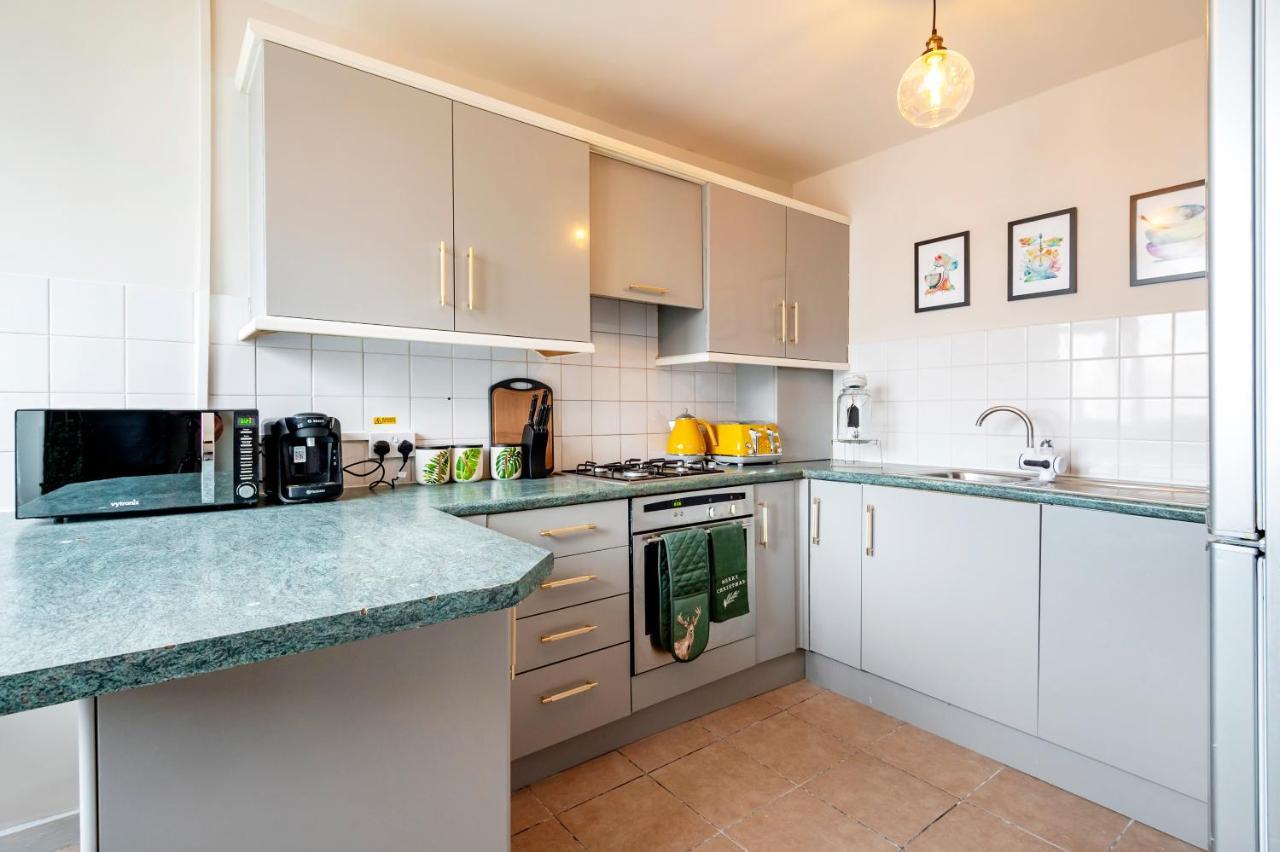 Lovely 4 Bedroom Flat In Wandsworth- London Eksteriør billede
