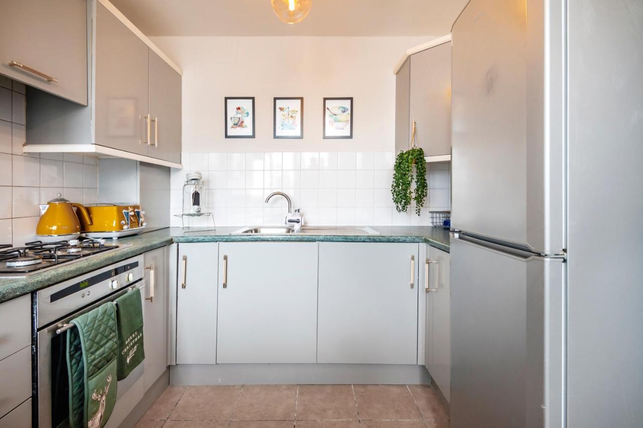 Lovely 4 Bedroom Flat In Wandsworth- London Eksteriør billede